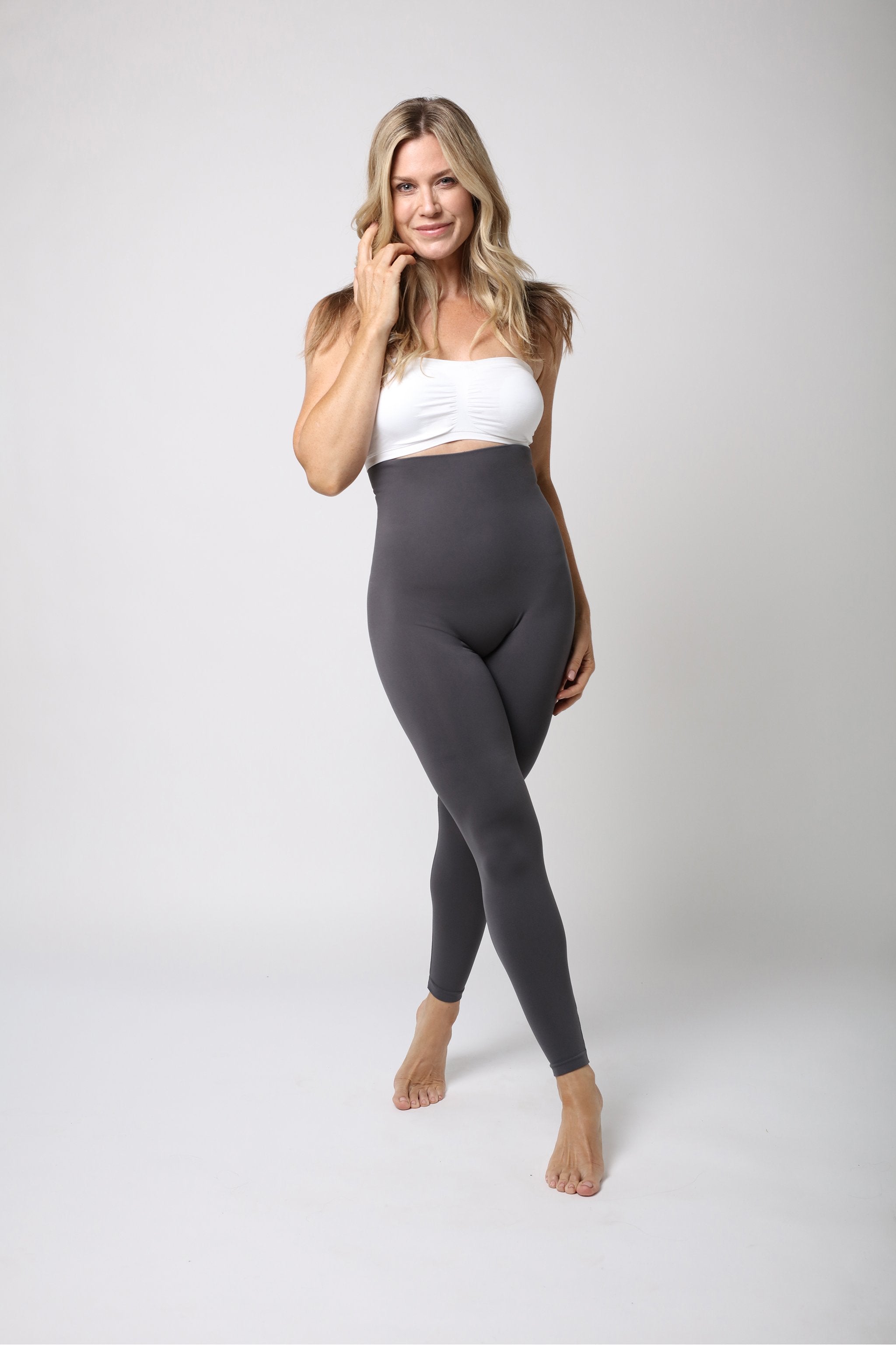 Dame in grauer Legging - Anthrazit Grau